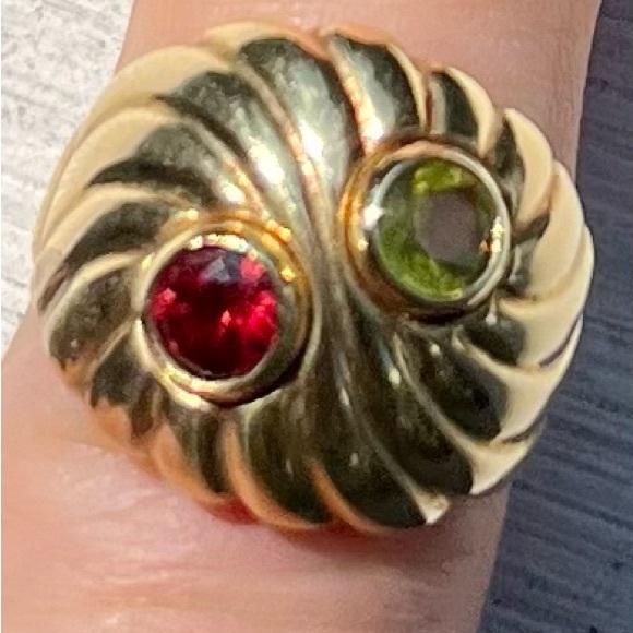 Vintage 14K Gold Garnet and Peridot Ring - Picture 2 of 16